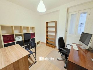 Piso en alquiler en Los Remedios en Sevilla