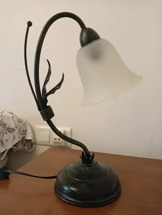 Lámpara de techo y dos lámparas de mesita de noche