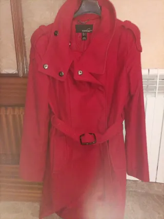 Abrigo rojo mujer