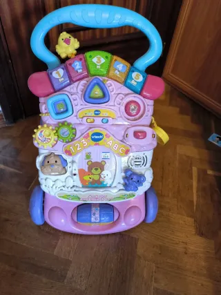 Carrito de bebé verde con estrellas