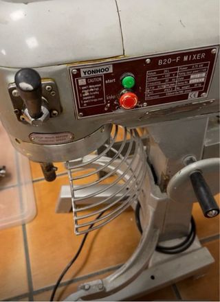 Batidor Amasadora  yonhoo planetaria 20 litros