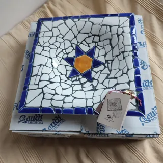 Plato de cerámica reproducción trencadis de Gaudí