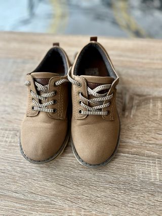Zapatos niño cordones beige