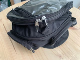 Bolsa sobredepósito moto negra. En perfecto estado
