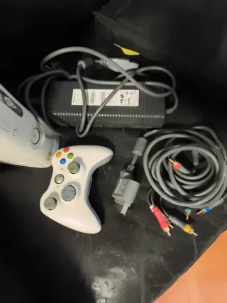 Xbox 360 Microsoft Blanca con Accesorios