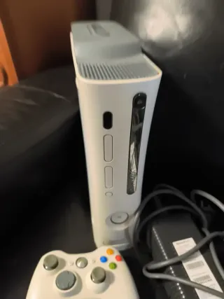 Xbox 360 Microsoft Blanca con Accesorios