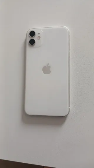 iPhone 11 Blanco - 75% Batería