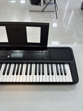 TECLADO YAMAHA PSR-E383 CON TRANSFORMADOR