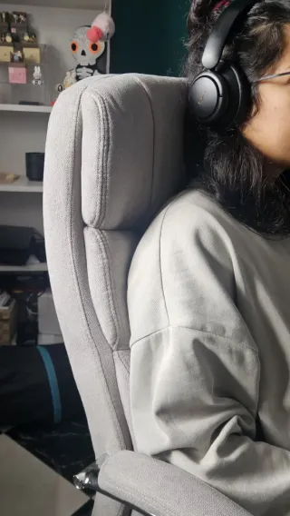 Silla de escritorio acolchada gris