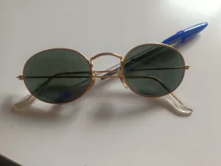 Gafas de sol Ray Ban doradas y negras