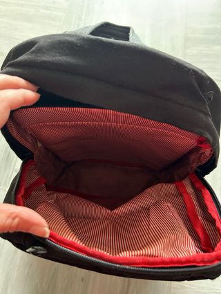 Mochila Herschel Negra con Logo Vespa