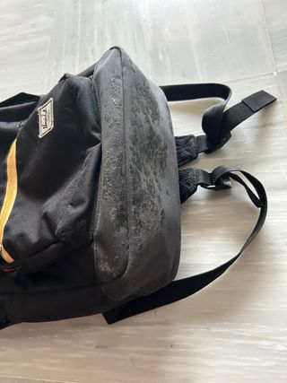 Mochila Herschel Negra con Logo Vespa