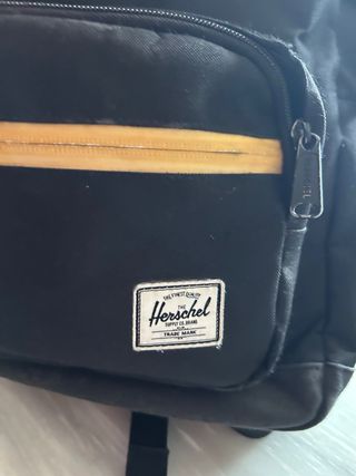 Mochila Herschel Negra con Logo Vespa