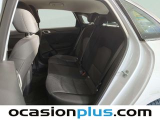 Kia Ceed 1.6 MHEV iMT Concept 100 kW (136 CV)