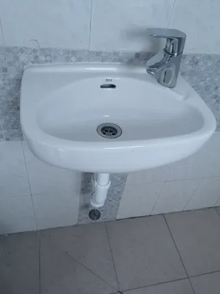 Lavabo Roca 31x45cm, NO incluye el grifo!  !!