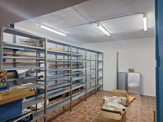 Local comercial en alquiler en Los Jardines de Marbella - La Ermita en Marbella