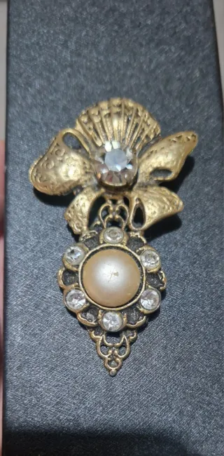 Spilla vintage con perla e strass