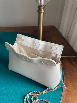 Bolso Mango blanco con cadena dorada