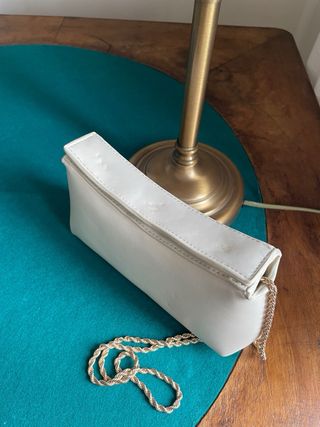Bolso Mango blanco con cadena dorada