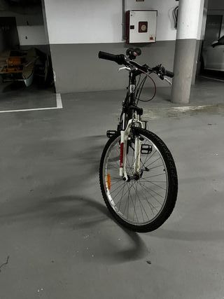 Bicicleta Rockrider Negra y Roja