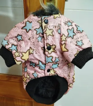 Chaqueta acolchada para perro con estrellas