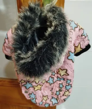Chaqueta acolchada para perro con estrellas