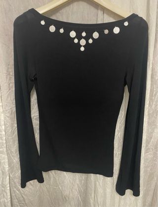 Maglia nera girocollo con decorazioni