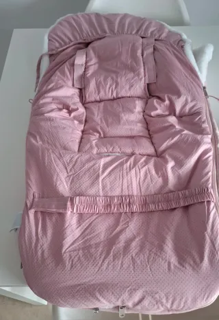 Saco para carrito de bebé rosa con estrellas