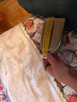 Ferro da stiro antico in metallo