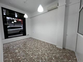 Local comercial en alquiler en Montigalà -Sant Crist en Badalona