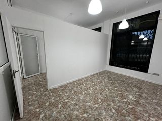 Local comercial en alquiler en Montigalà -Sant Crist en Badalona