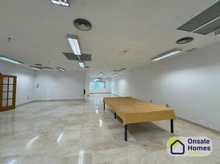 Local comercial en alquiler en Los Jardines de Marbella - La Ermita en Marbella