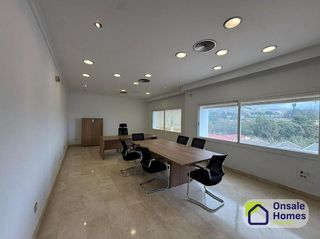 Local comercial en alquiler en Los Jardines de Marbella - La Ermita en Marbella