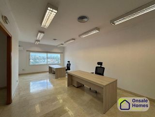 Local comercial en alquiler en Los Jardines de Marbella - La Ermita en Marbella