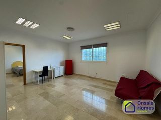 Local comercial en alquiler en Los Jardines de Marbella - La Ermita en Marbella