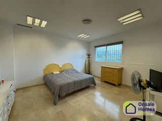 Local comercial en alquiler en Los Jardines de Marbella - La Ermita en Marbella