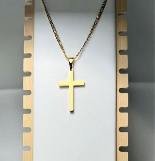 Cadena de oro con colgante de cruz