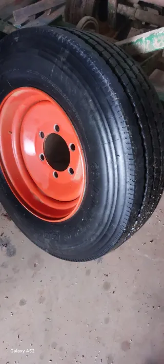 Ruedas de remolque agrícola con llantas