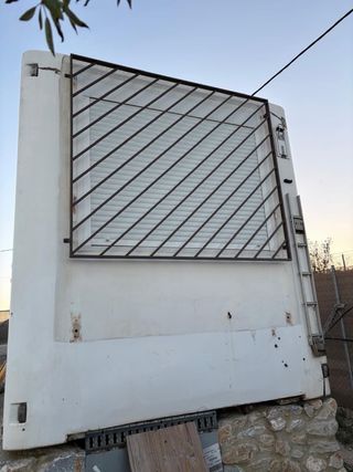 Contenedor en perfecto estado.