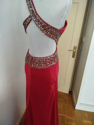 Vestido de fiesta ceremonia rojo con pedrería