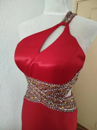 Vestido de fiesta ceremonia rojo con pedrería