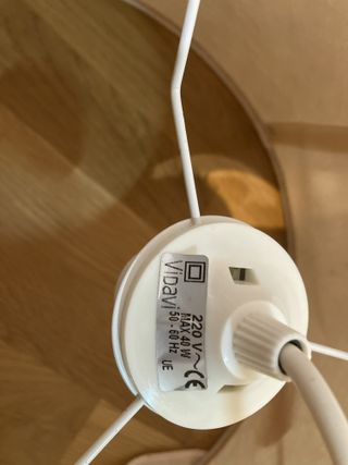 Lámpara de techo rosa con volantes