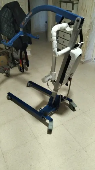 Grúa para movilizar personas encamadas