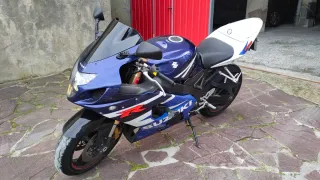 Suzuki GSXR K4 Azul y Blanca