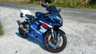 Suzuki GSXR K4 Azul y Blanca