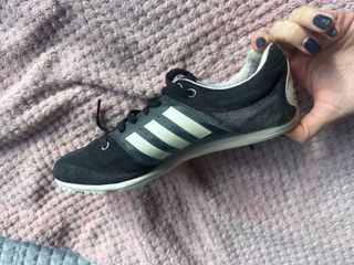 Zapatillas clavos Adidas atletismo básicas