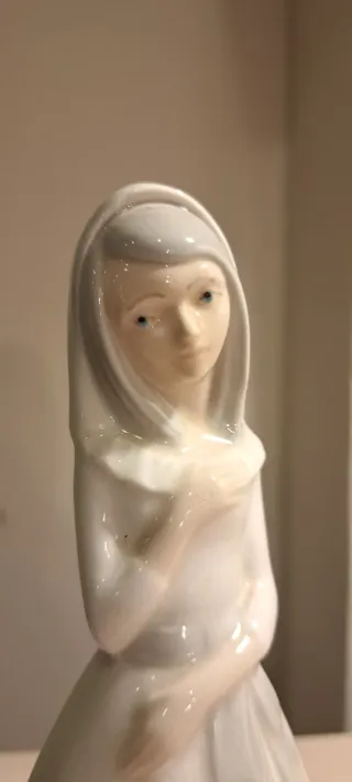 Figura niña de porcelana