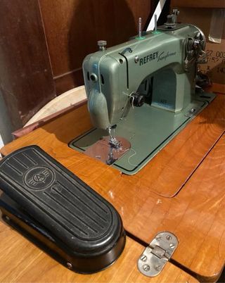 Maquina de coser REFREY 427