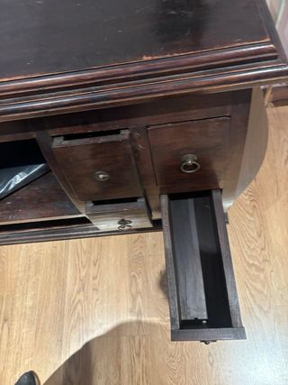 Mueble antiguo de madera