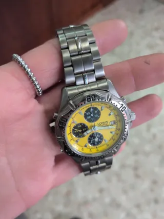 Reloj Lorus Cronógrafo Amarillo RSZ027L-9